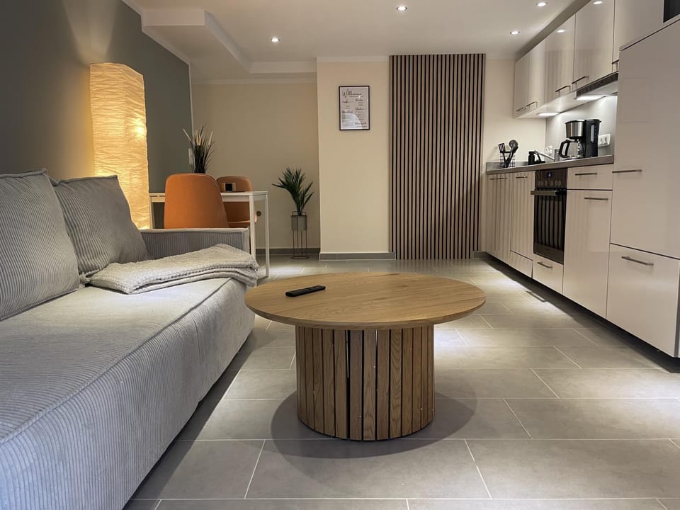 Kitchen or kitchenette, Living room, Seating area, Dining area
