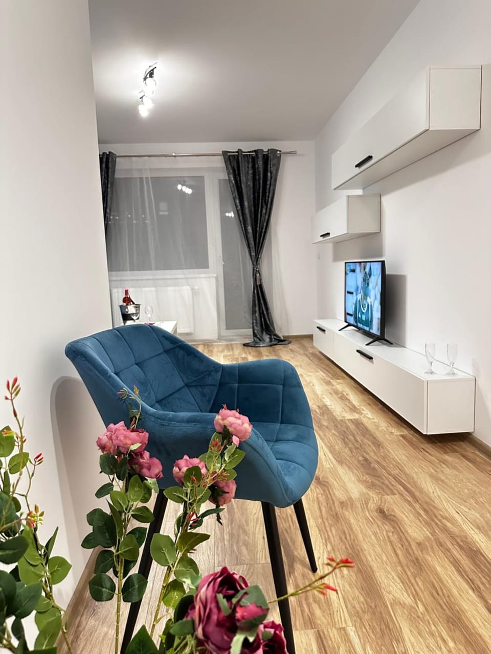 Kitchen or kitchenette, Living room, Seating area