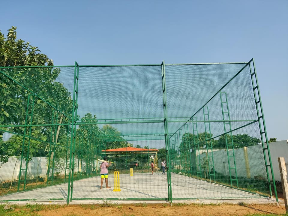Siva Rama garden resort 6 AC Bed rooms ,swimming pool ,BoX cricket ,Born fair,BBQ, kichan&all, near beach road bheemilli vishakapatnam House in Visakhapatnam