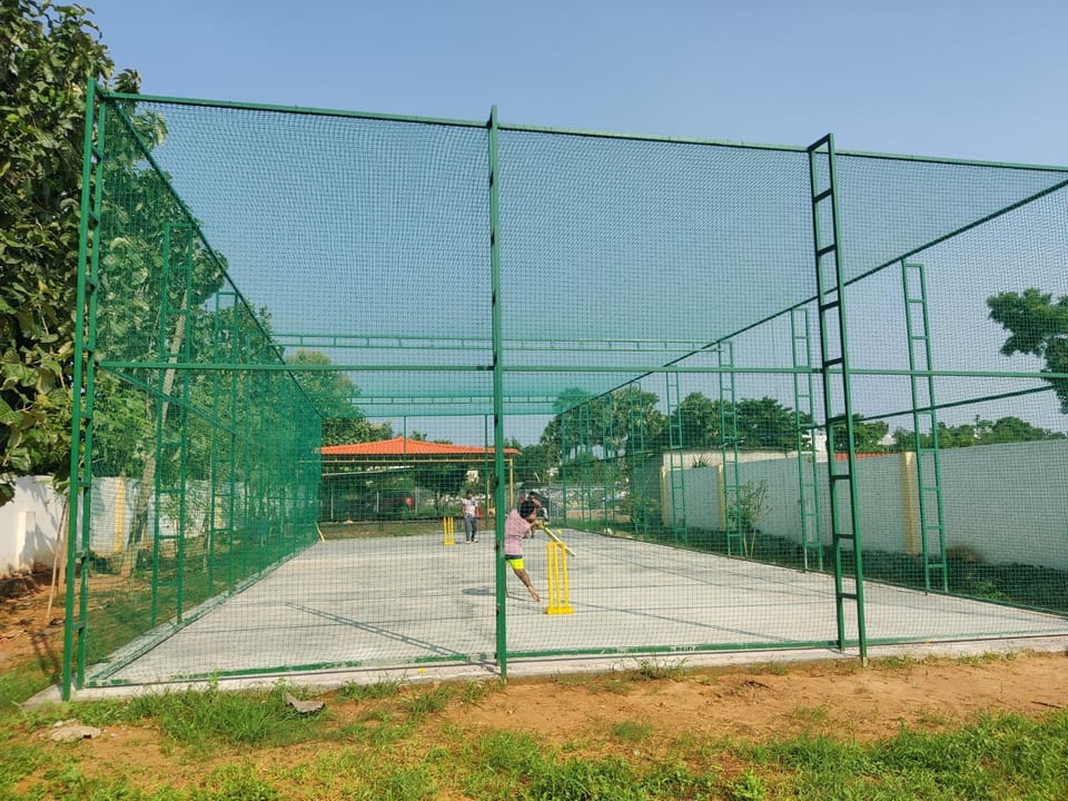 Siva Rama garden resort 6 AC Bed rooms ,swimming pool ,BoX cricket ,Born fair,BBQ, kichan&all, near beach road bheemilli vishakapatnam House in Visakhapatnam