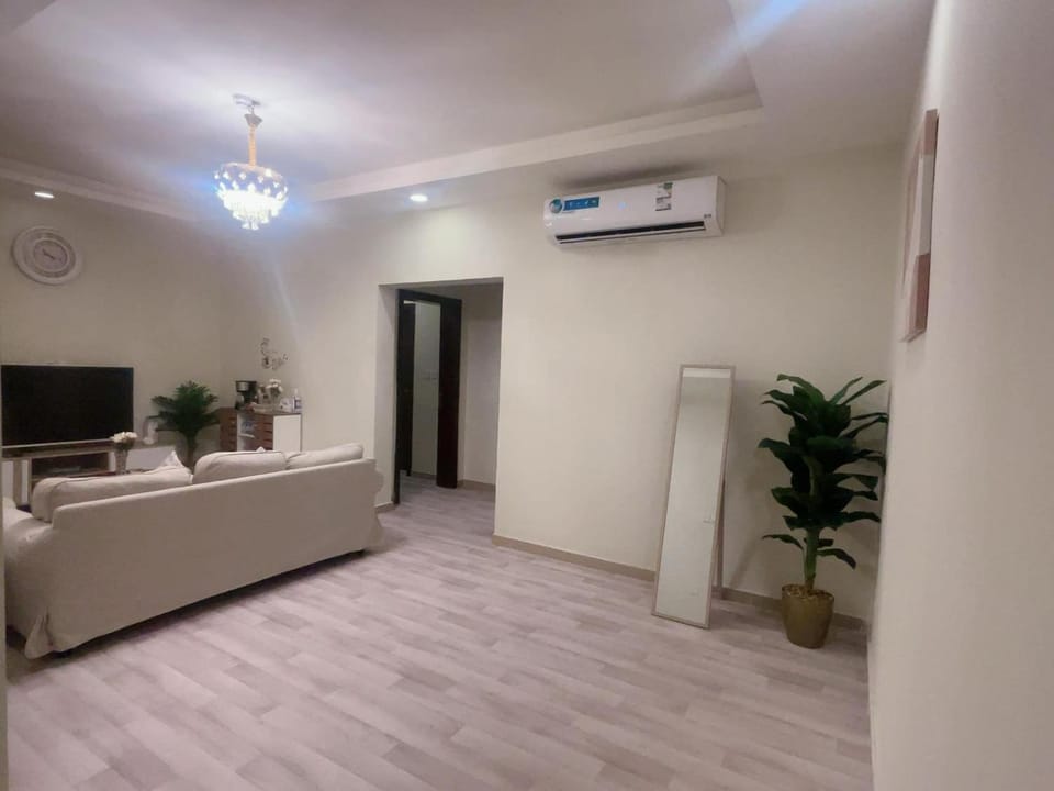 TV and multimedia, Seating area, air conditioner