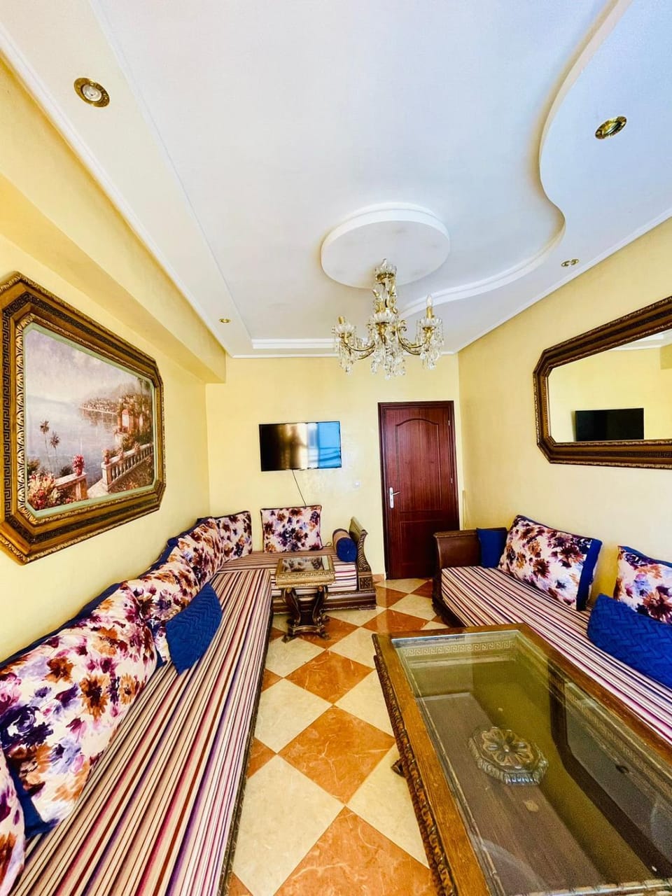 Maison de luxury Pour les clients qui me demandent si je serai présent, oui, nous sommes toujours là pour vous Apartment in Tangier