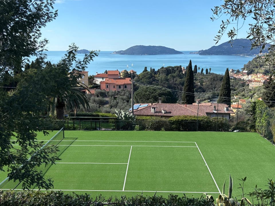 Garden, View (from property/room), Tennis court