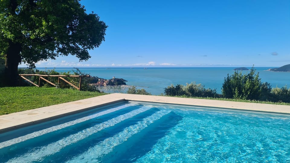 Natural landscape, Pool view, Sea view, Swimming pool, Swimming pool, sunbed, towels
