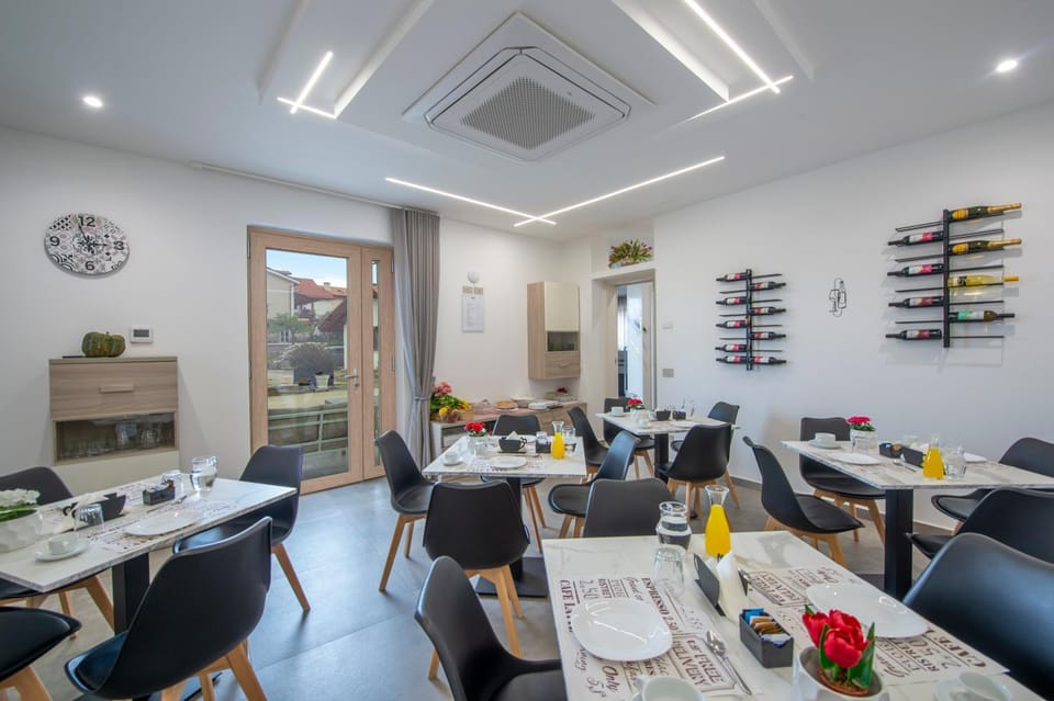 Restaurant/places to eat, Food and drinks, Food, Breakfast