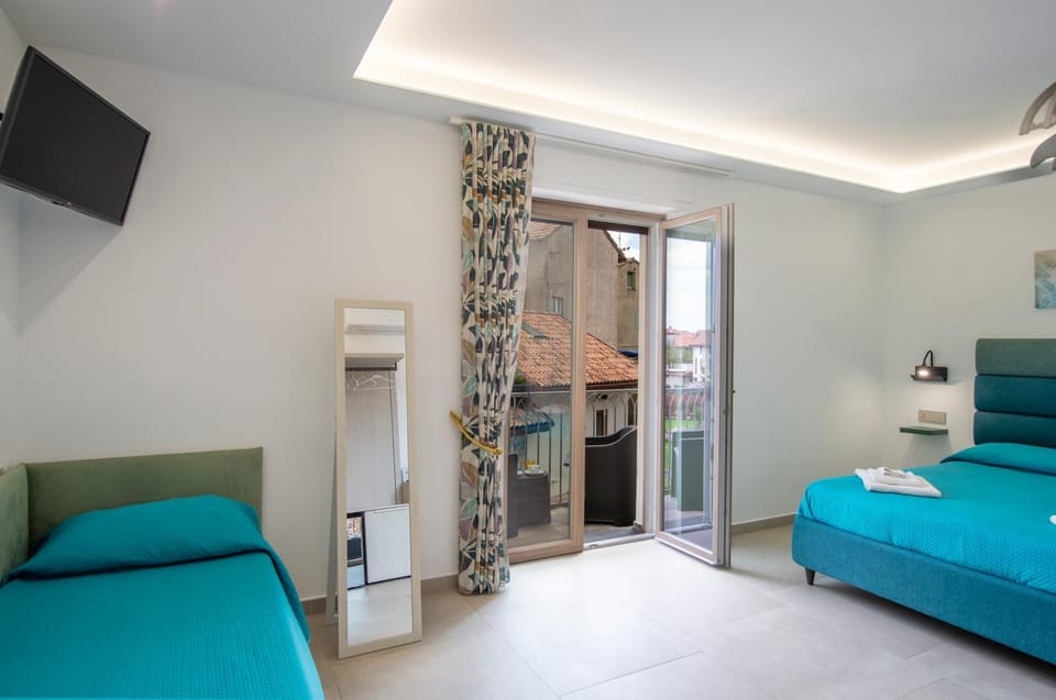 Bed, Photo of the whole room, Bedroom, air conditioner