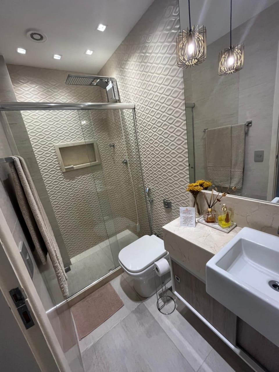 Shower, Toilet, Bathroom, towels