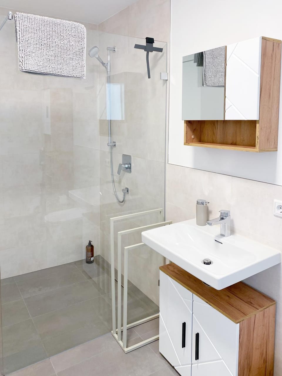 Shower, Bathroom, towels