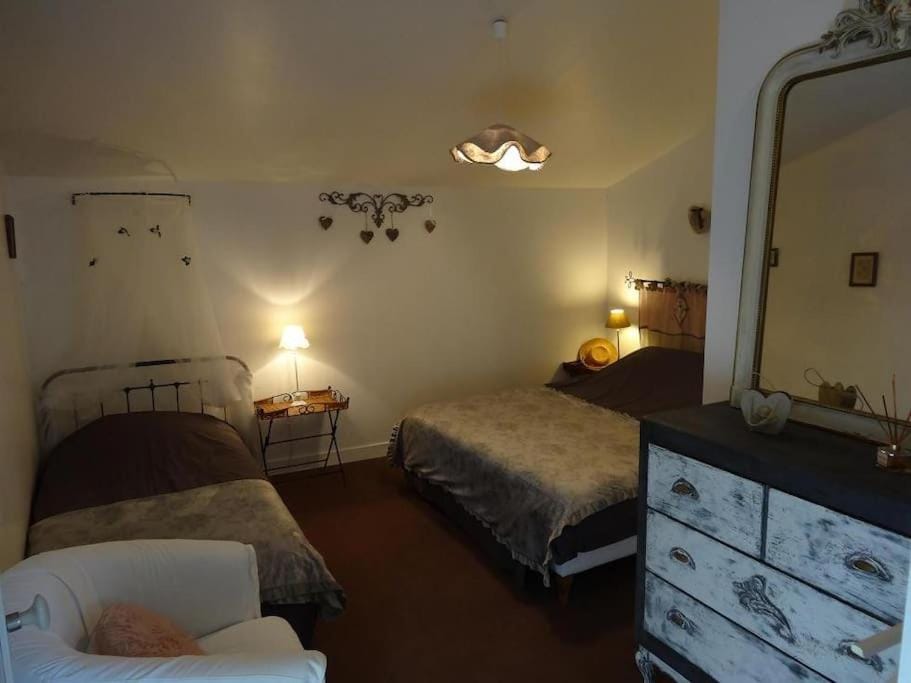 Bed, Photo of the whole room