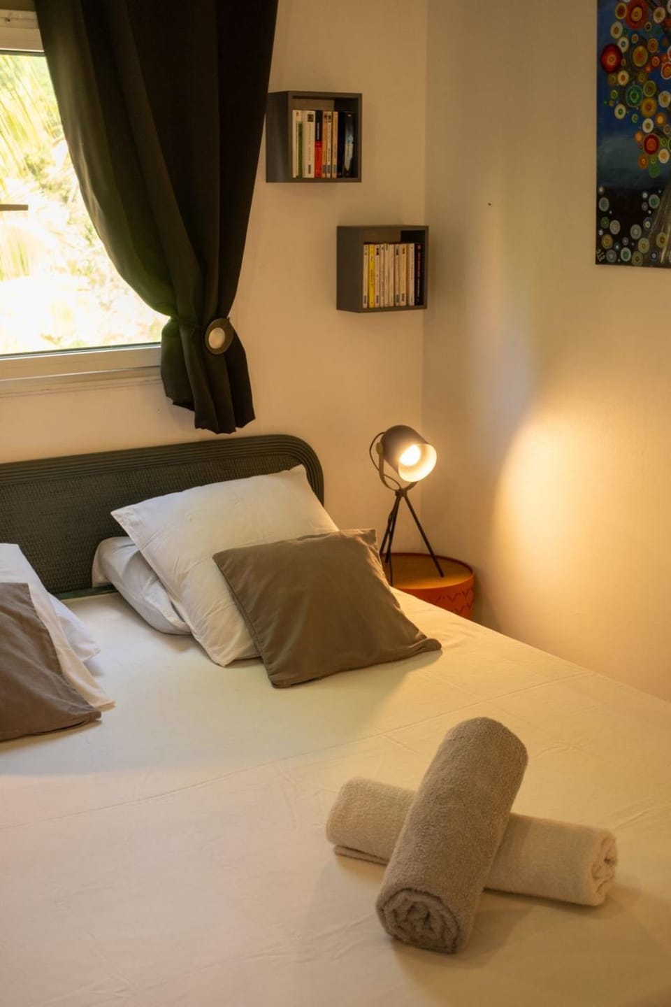 Bed, Photo of the whole room, towels