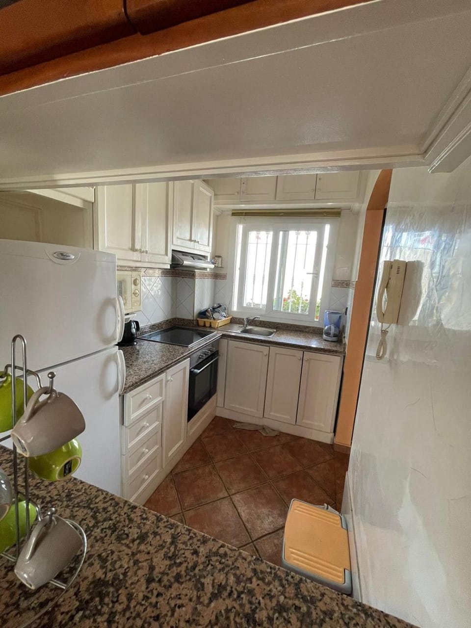 Kitchen or kitchenette, Dining area, stove