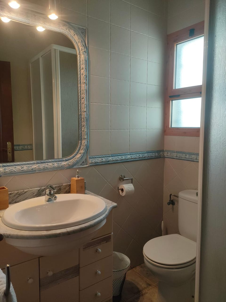Shower, Toilet, towels