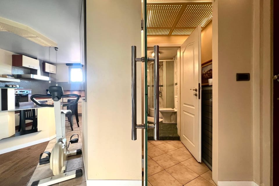 Shower, Bathroom, Kitchen or kitchenette, oven