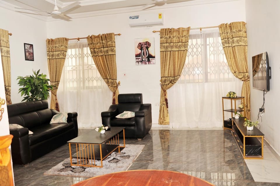 TV and multimedia, Living room, Seating area, air conditioner