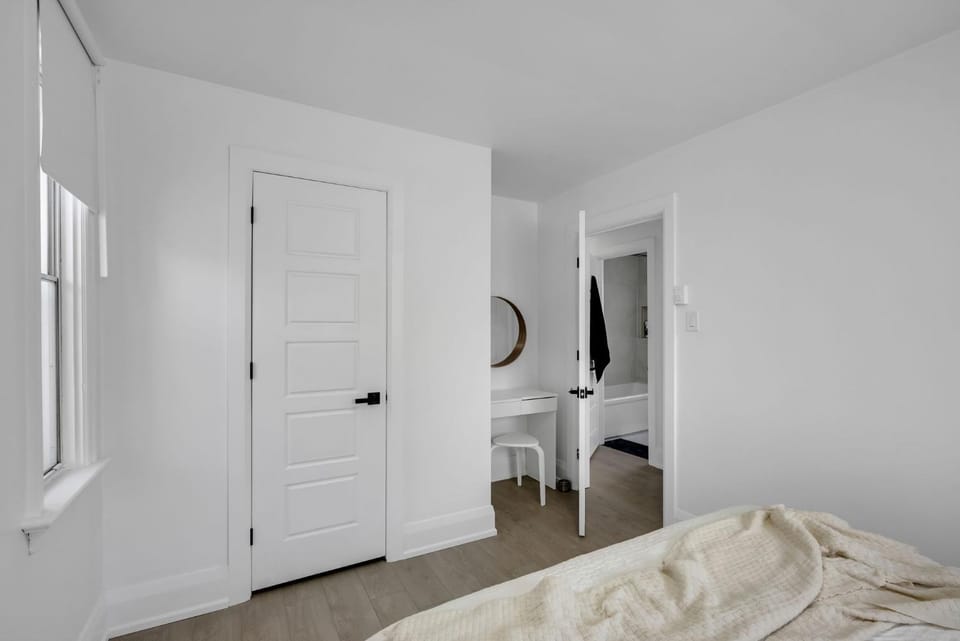 Modern 2BR Apt Near Downtown Ottawa FREE PARKING Apartment in Gatineau
