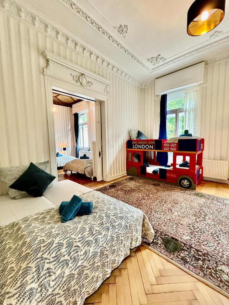 Bed, Living room, Photo of the whole room, Seating area, Bedroom