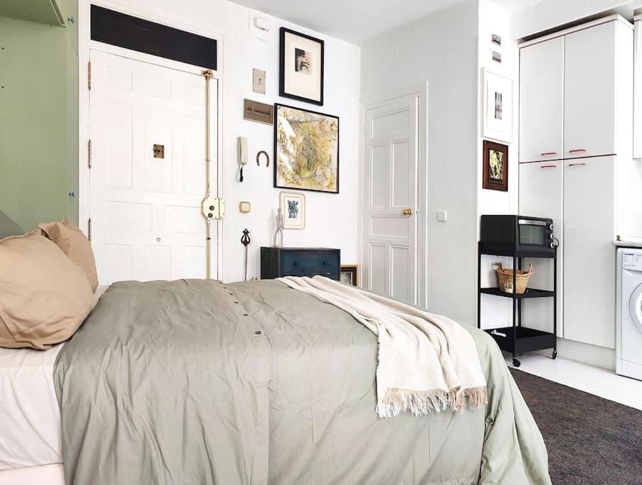 Bed, Photo of the whole room