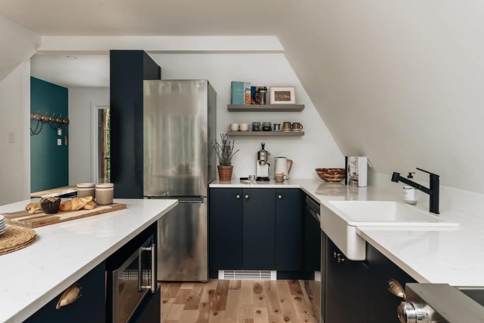 Kitchen or kitchenette, dishwasher