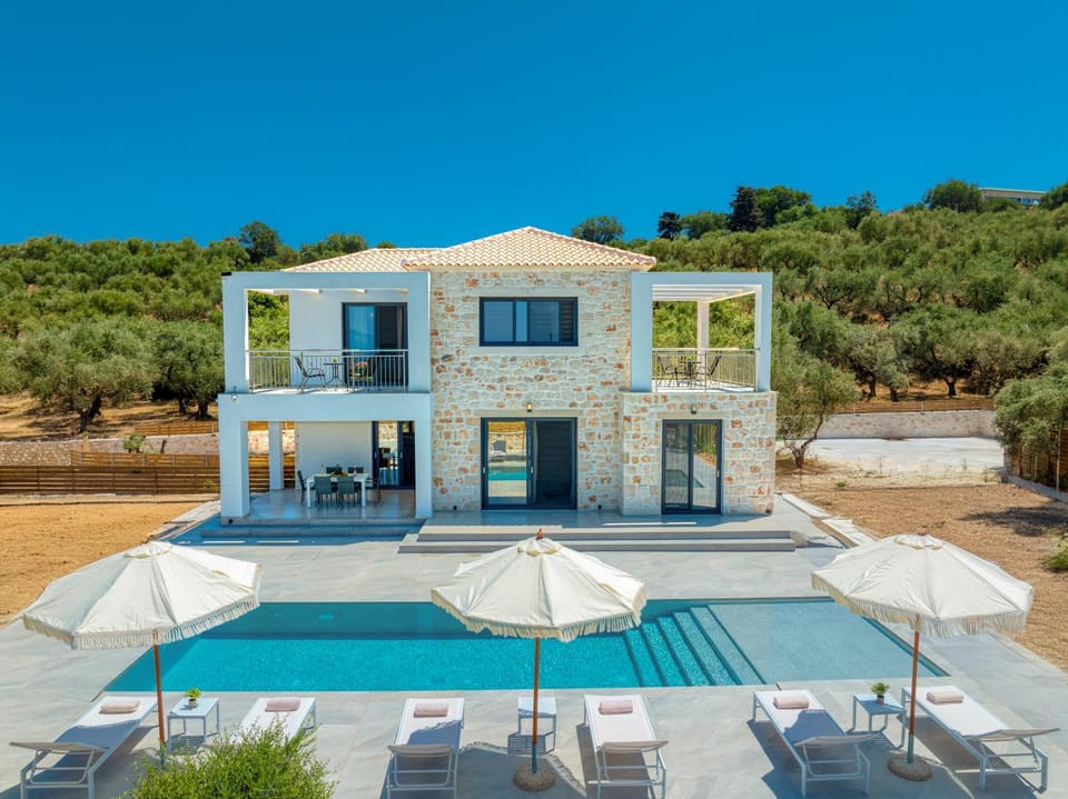 Property building, Day, Pool view, Swimming pool