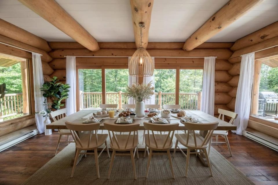Chalet Chic Rustique & SPA - Tremblant Chalet in Ontario