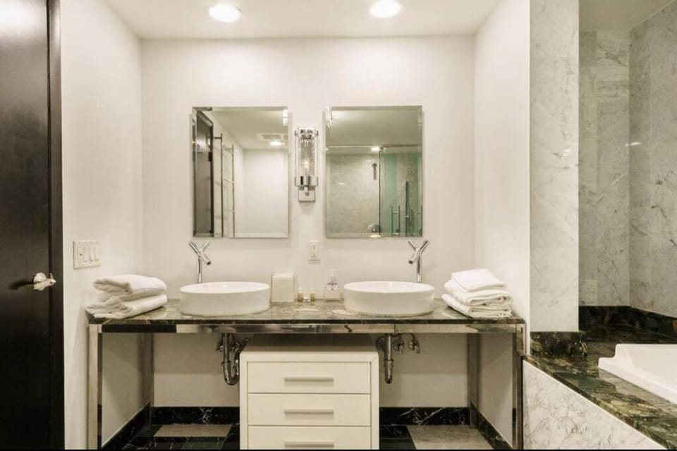 Luxurious Stunning Views condo Apartment in Brickell