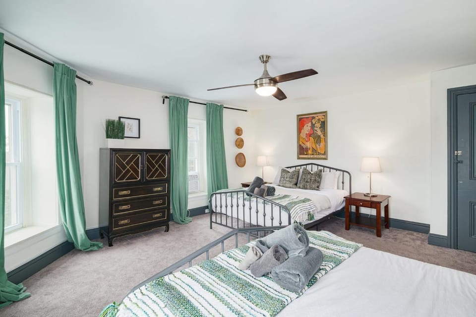 Large Bi-level Apartment in Heart of Manayunk Apartment in Manayunk