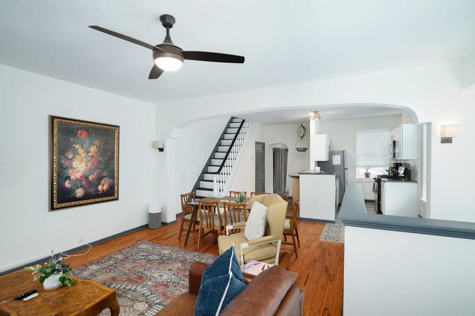 Large Bi-level Apartment in Heart of Manayunk Apartment in Manayunk