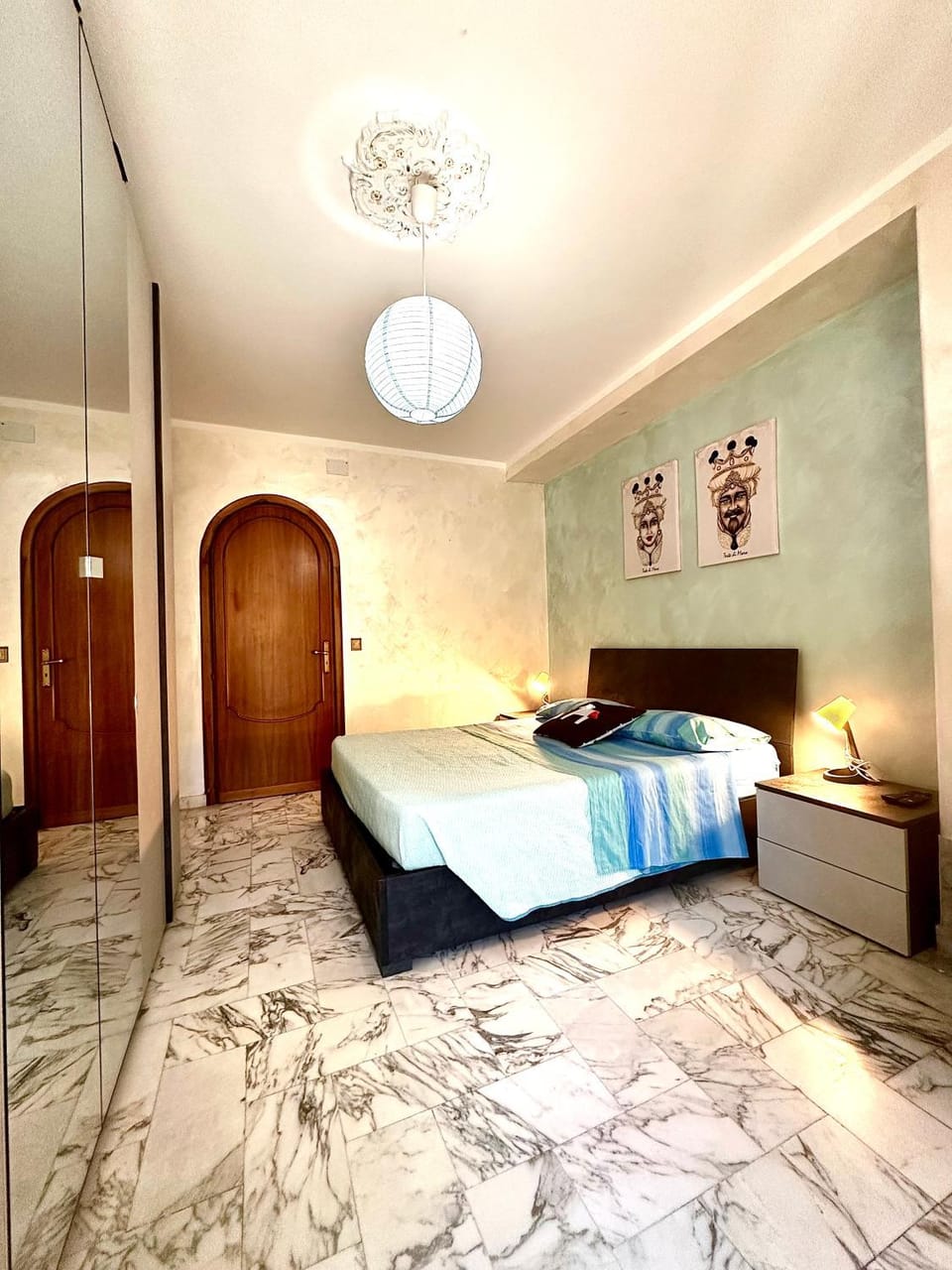 Bed, Photo of the whole room, wardrobe