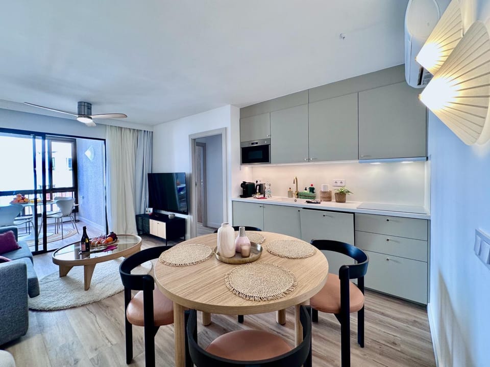 Seating area, kitchen