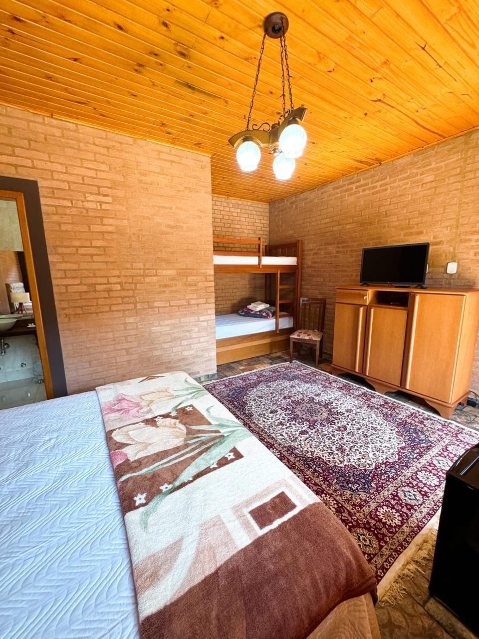 Bed, TV and multimedia, Photo of the whole room, Bedroom, wardrobe