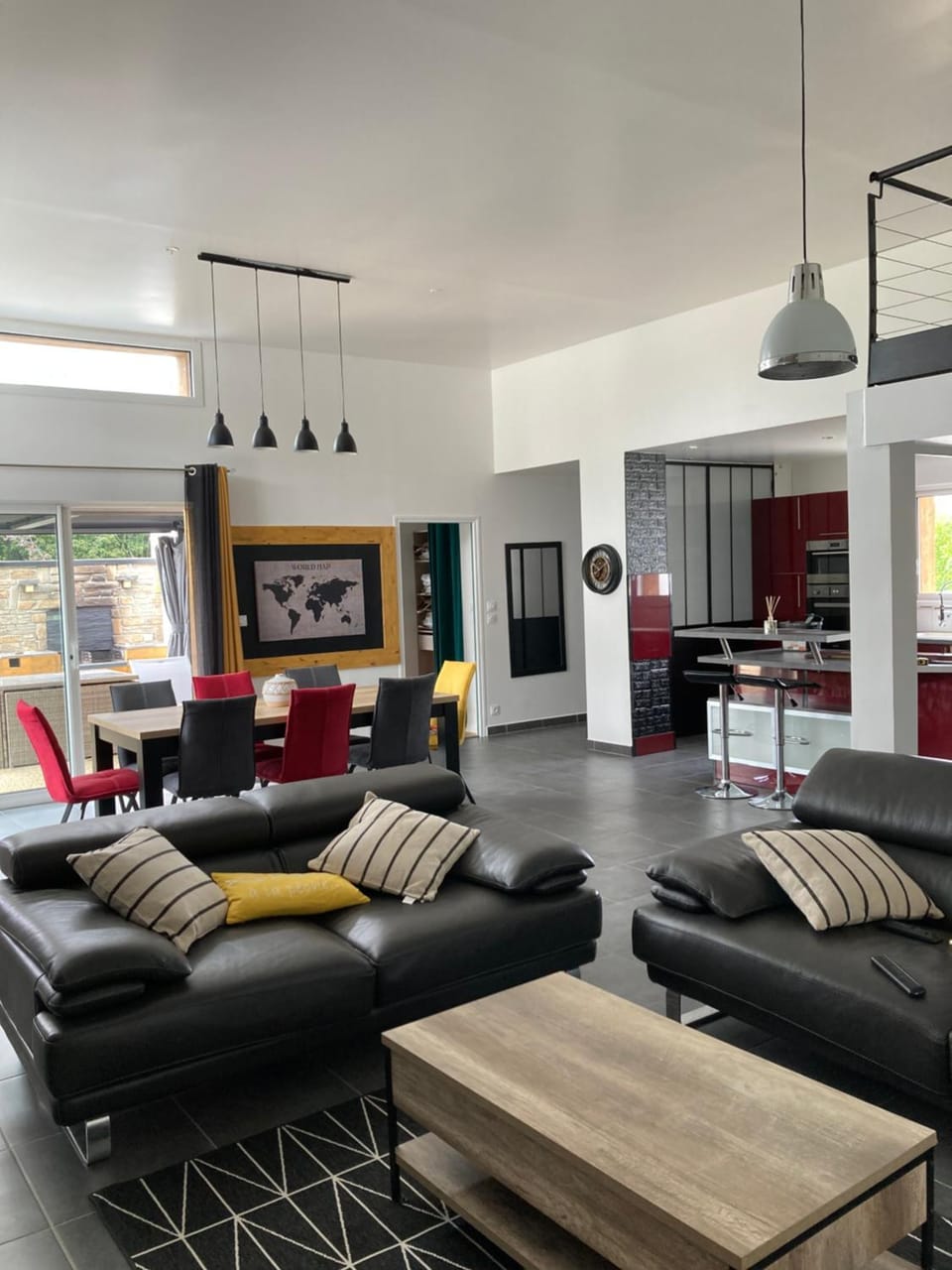 maison avec piscine couverte House in Louannec