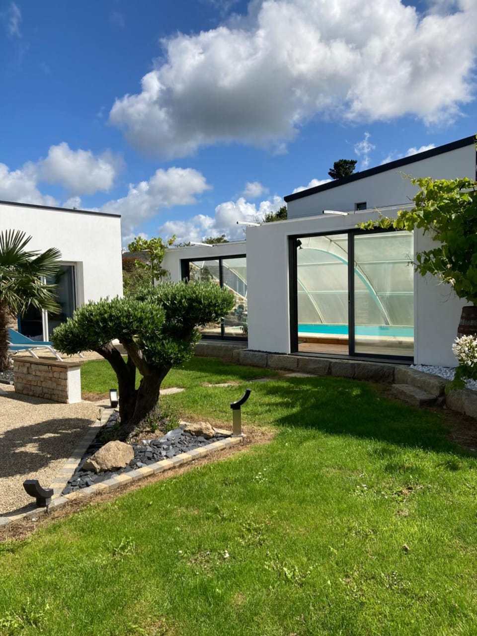 maison avec piscine couverte House in Louannec