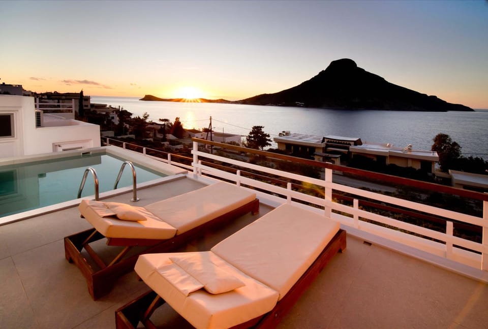 Balcony/Terrace, Mountain view, Sea view, Swimming pool, sunbed