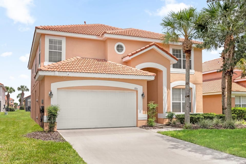 Large Spacious Home w Private Pool & Hot Tub House in Four Corners