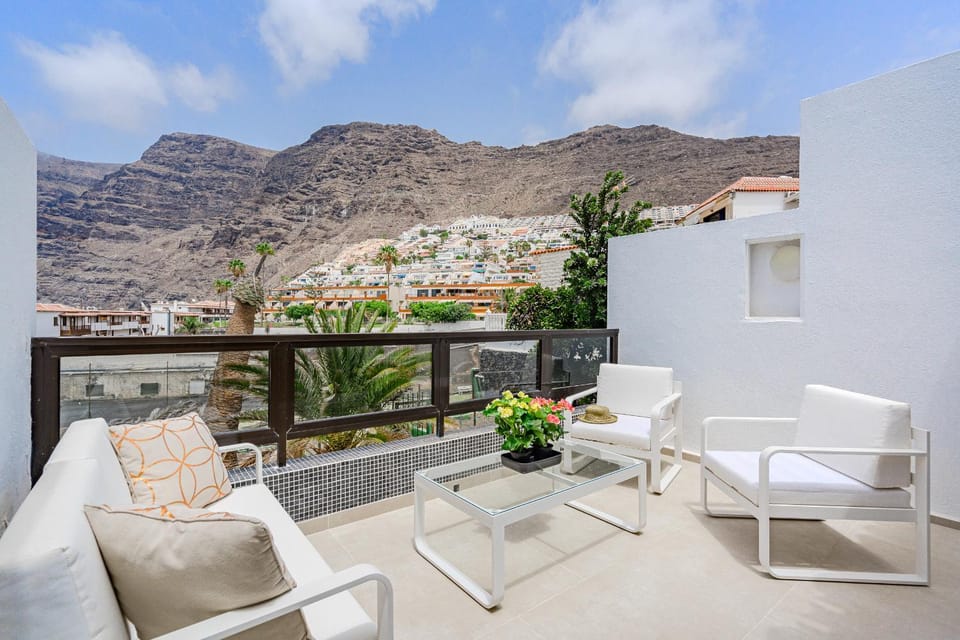 Balcony/Terrace, Seating area, Mountain view