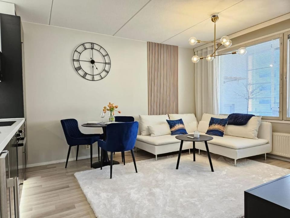 LuxCityhome 300m metro with glass balcony Apartment in Helsinki