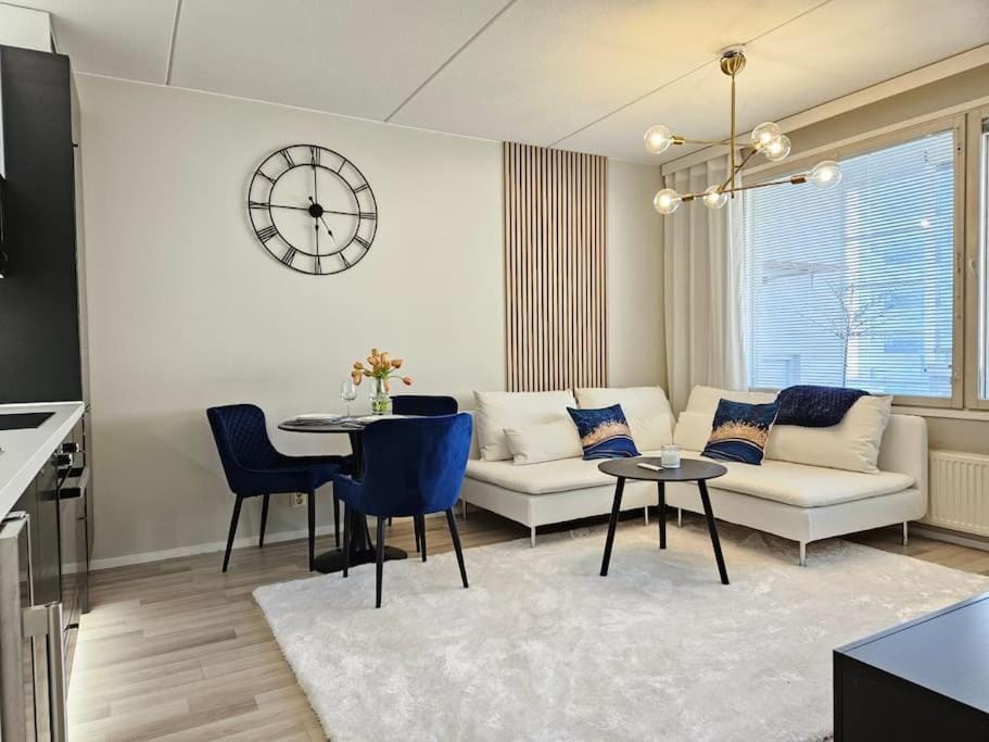 LuxCityhome 300m metro with glass balcony Apartment in Helsinki
