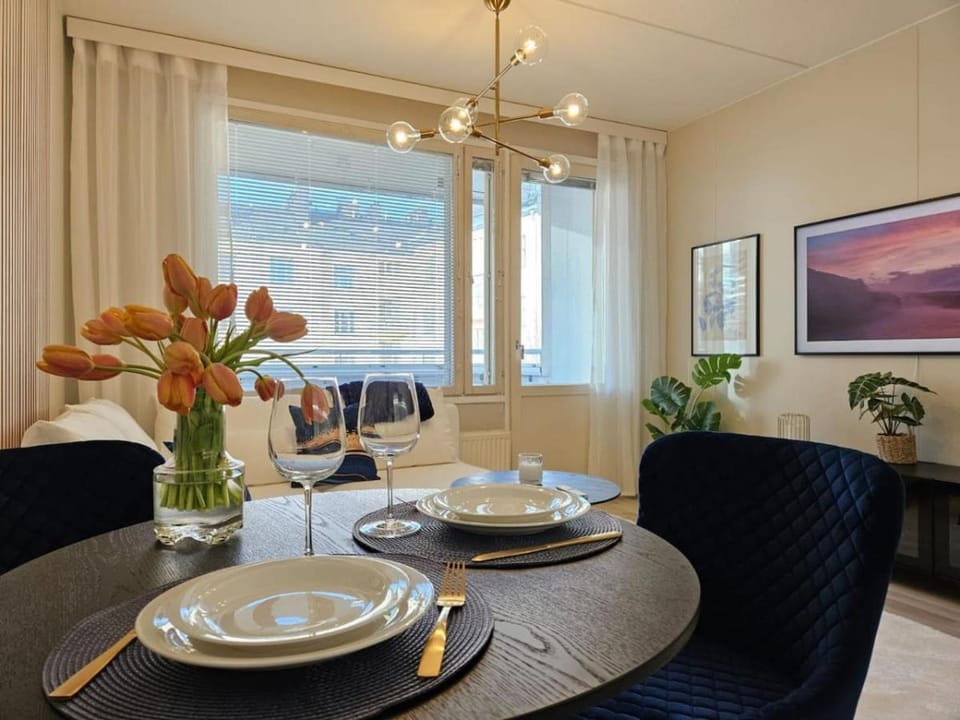 LuxCityhome 300m metro with glass balcony Apartment in Helsinki