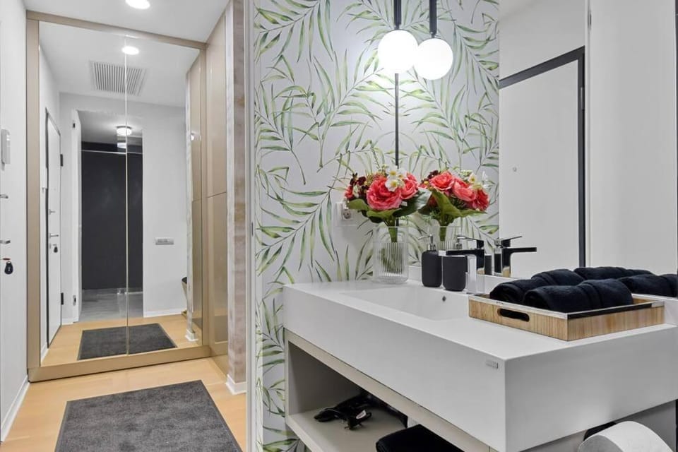 LAX Exquisite 1BR,1BATH -City Skyline Views Apartment in Bucharest