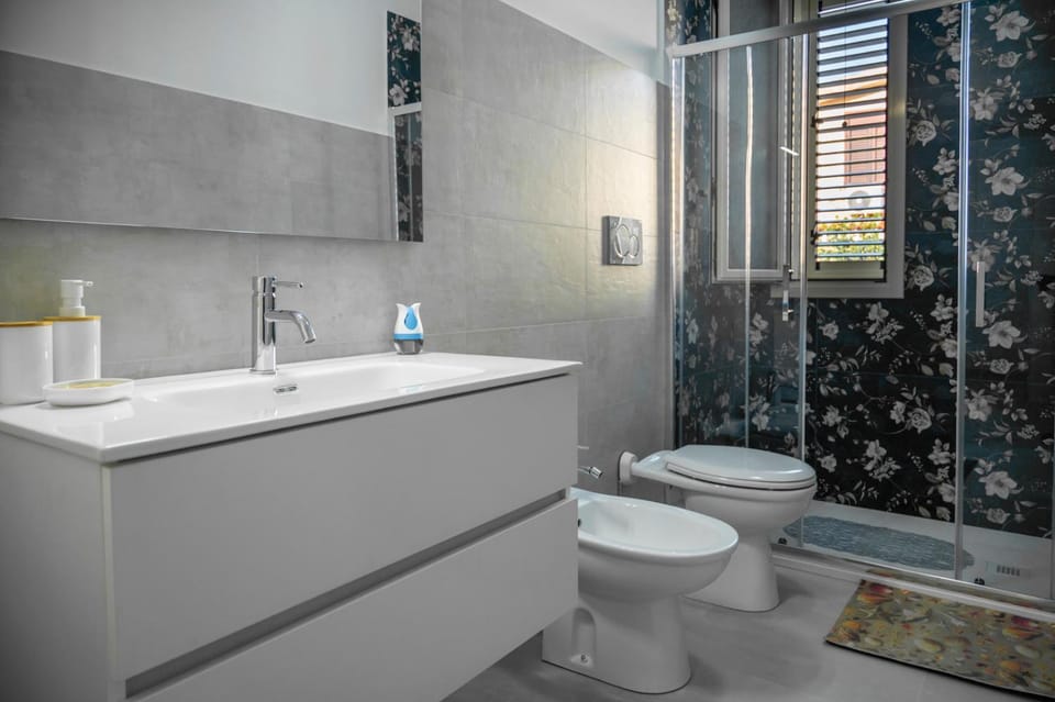 Shower, Toilet, Bathroom, bidet