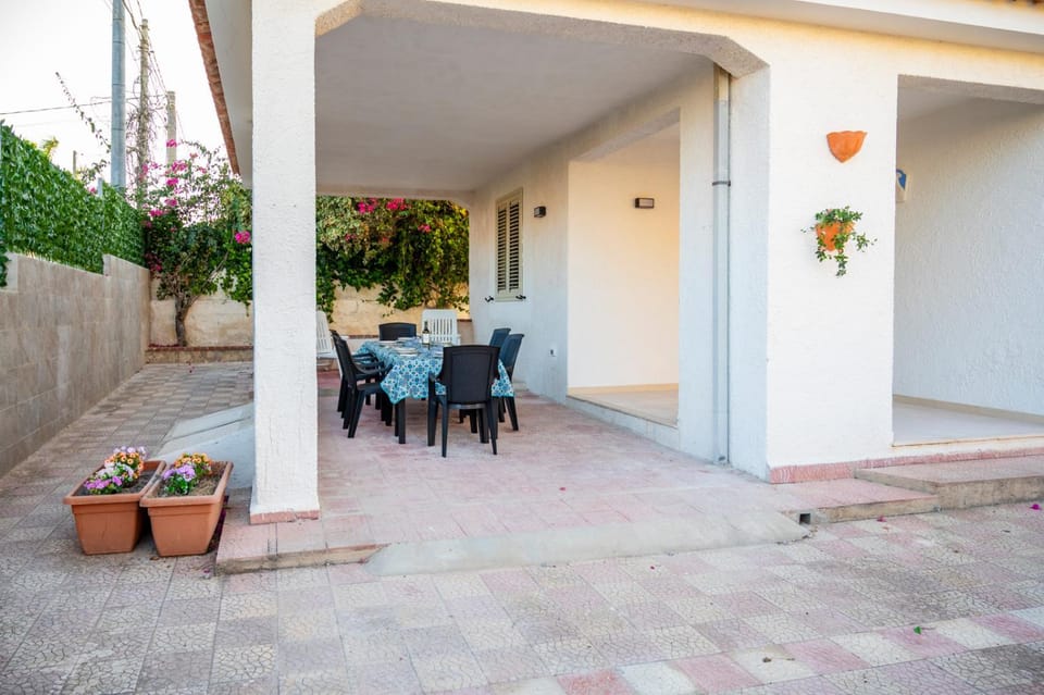 Property building, Patio, Day