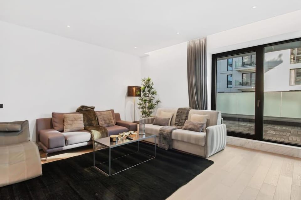 Luxurious Vibe In the Business Center, City Views Apartment in Bucharest