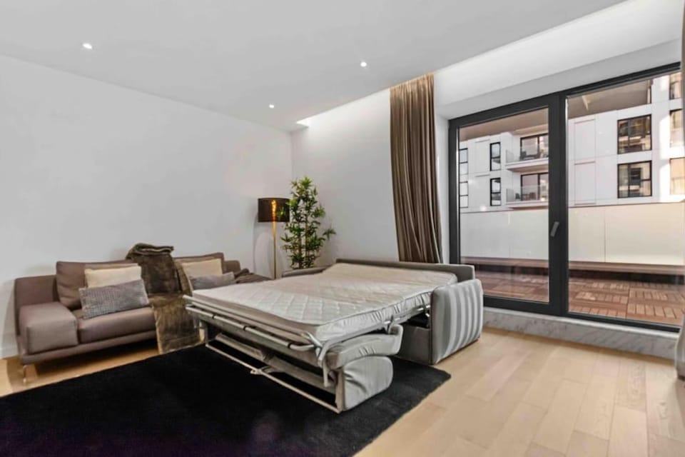 Luxurious Vibe In the Business Center, City Views Apartment in Bucharest