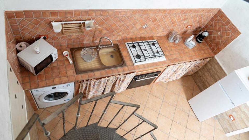 Kitchen or kitchenette, Dining area, stove