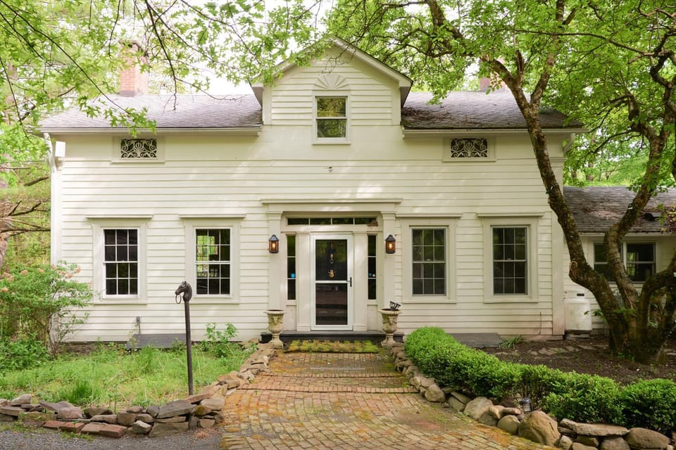 Ulster County Farmhouse Near Waterfalls & Winery! House in Hudson Valley