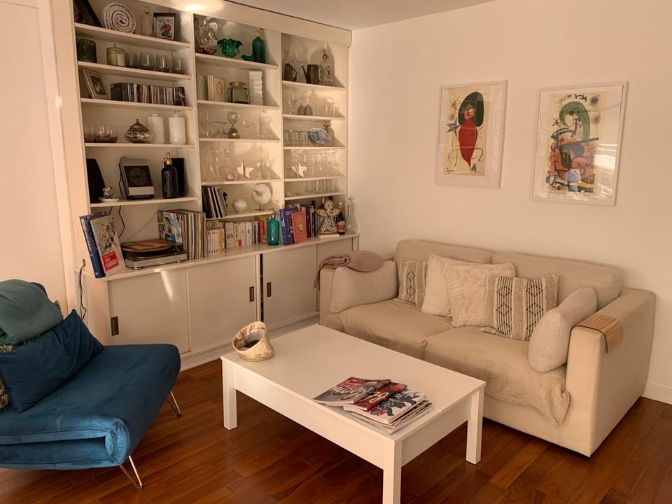 Rose Apartment in Paris