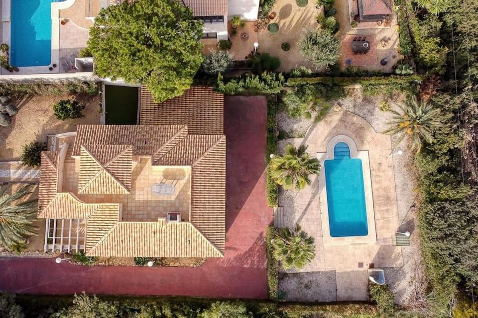Bird's eye view, Pool view