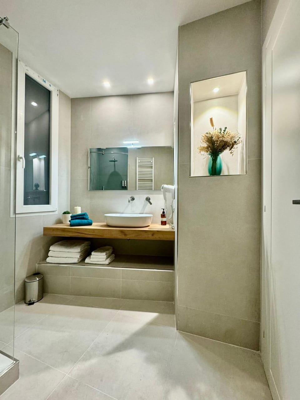 Bathroom, towels