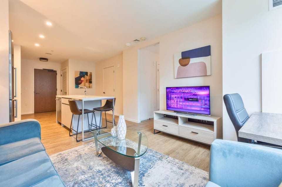 TV and multimedia, Living room, Evening entertainment