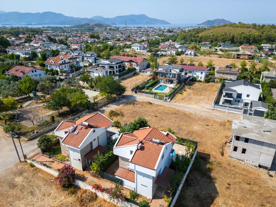 Property building, Natural landscape, Bird's eye view, Location